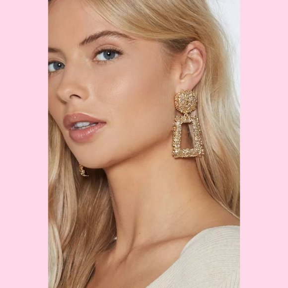 🍋 Nasty Gal NWT Gold Textured Door Knocker Drop Earrings 🍋 - Picture 1 of 7